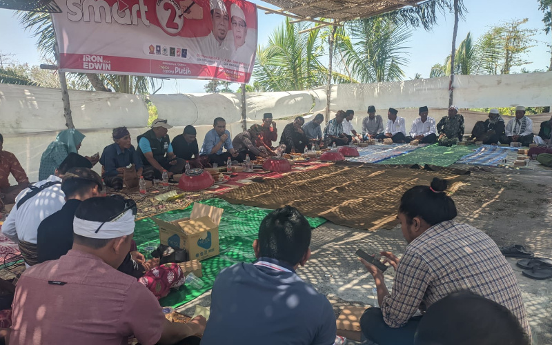 H. Edwin Hadiwijaya, mengisi agenda kampanyenya dengan berdiskusi bersama para pegiat budaya di Somba, Desa Gelanggang, Kecamatan Sakra Timur,