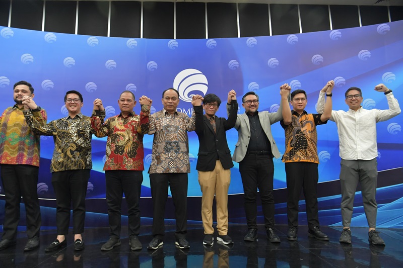 Menkomifo Budi Arie Setiadi (empat dari kiri) bersama Angggota Bawaslu Totok Hariyono (tiga dari kiri), Dirjen Aptika Kominfo Hokky Situngkir (empat dari kanan), Dirjen IKP Kominfo Prabunandya Revta Revolusi (tiga dari kanan). Foto: Amiri Yandi/InfoPublik