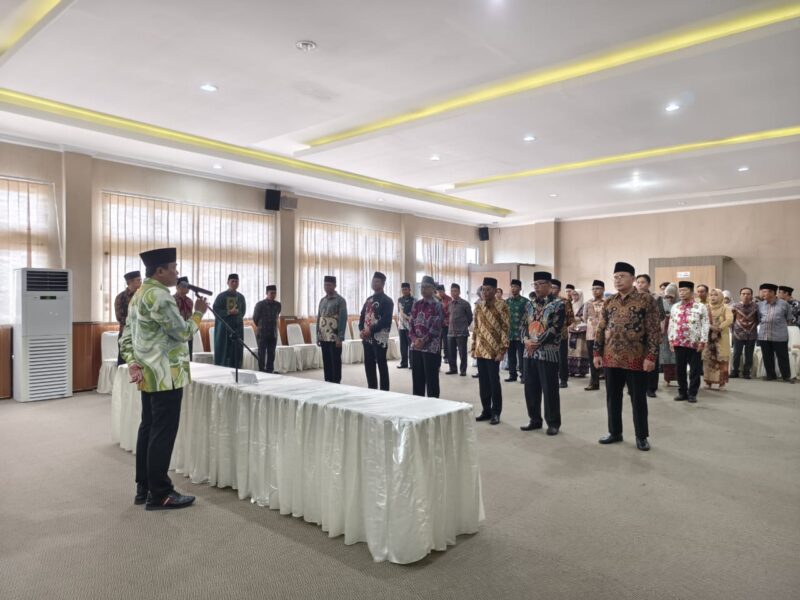 Kemenag NTB melantik sejumlah pejabat eselon III, termasuk H. Shulhi sebagai Kepala Kemenag Lombok Timur. Pelantikan dipimpin Kakanwil NTB.